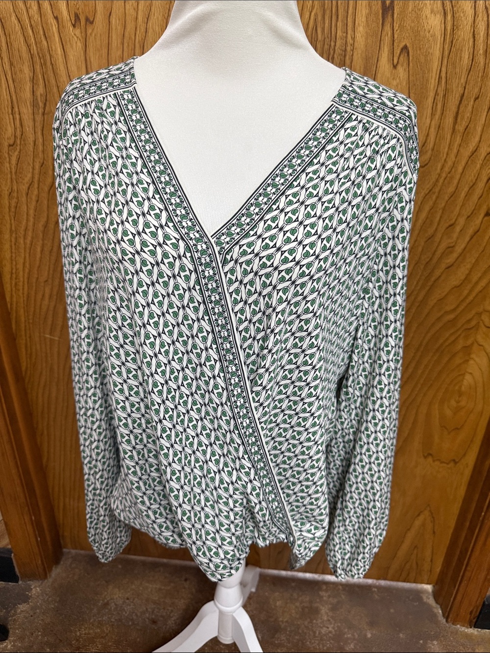 Max Studio NWT Women's Green and White Printed V-Neck Blouse